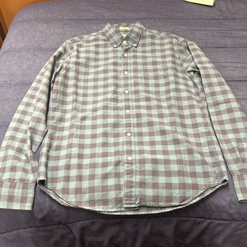 J. Crew Broken-in cotton oxford button down shirt. Slim fit. Medium. Blue